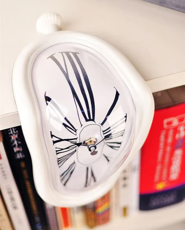 (🔥CELEBRATING 50,000 CUSTOMERS WHILE SUPPLIES LAST NOW - 62% OFF) Melting Time Warp Clock🐰