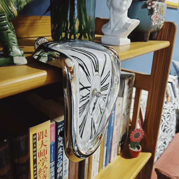 (🔥CELEBRATING 50,000 CUSTOMERS WHILE SUPPLIES LAST NOW - 62% OFF) Melting Time Warp Clock🐰