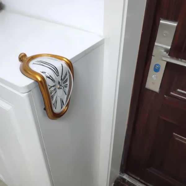 (🔥CELEBRATING 50,000 CUSTOMERS WHILE SUPPLIES LAST NOW - 62% OFF) Melting Time Warp Clock🐰